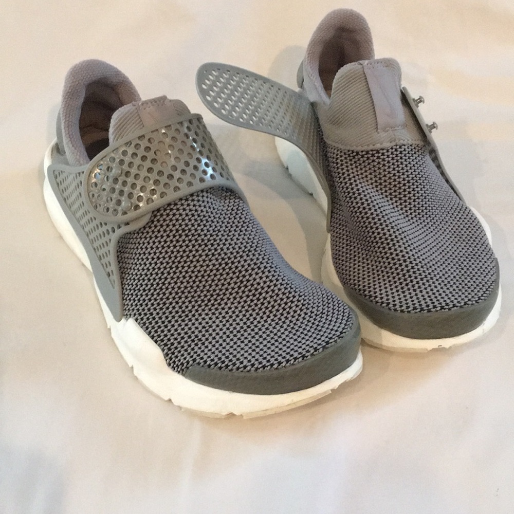 Nike Darts slip on sneakers